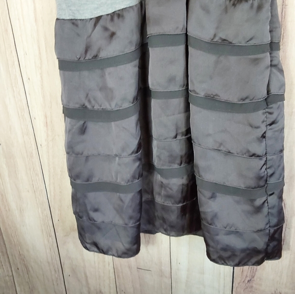 Janet Paris Gray Sleeveless Twisted Front Tiered Skirt Dress With Dual Material - Picture 5 of 9